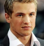 Freddie Stroma